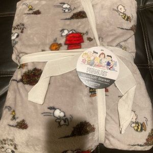 Peanuts fleece fall theme blanket